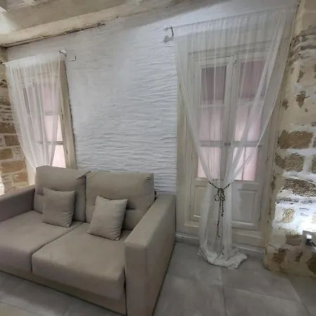 Renovated - Downtown Apartment *