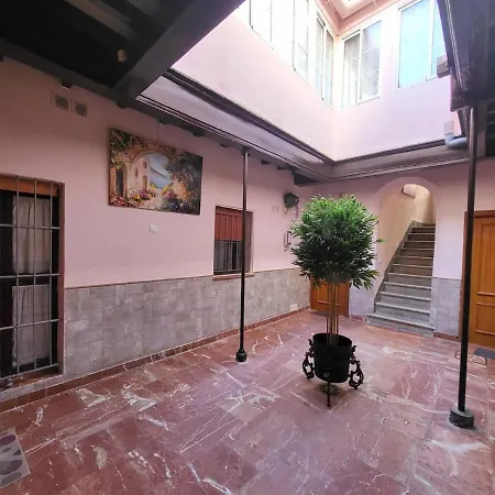 Renovated - Downtown Apartment